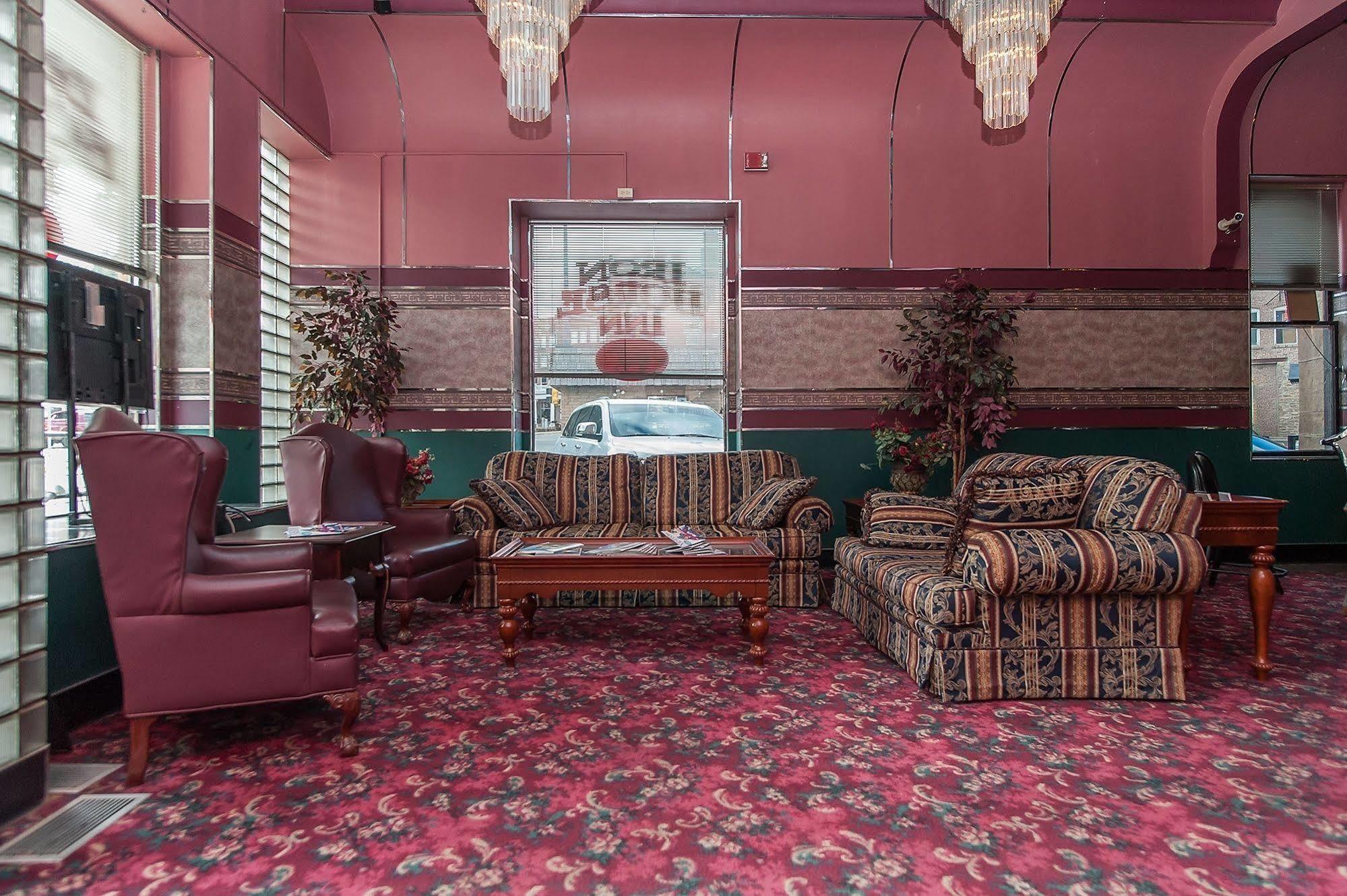 Historic Iron Horse Inn - ديدوود المظهر الخارجي الصورة