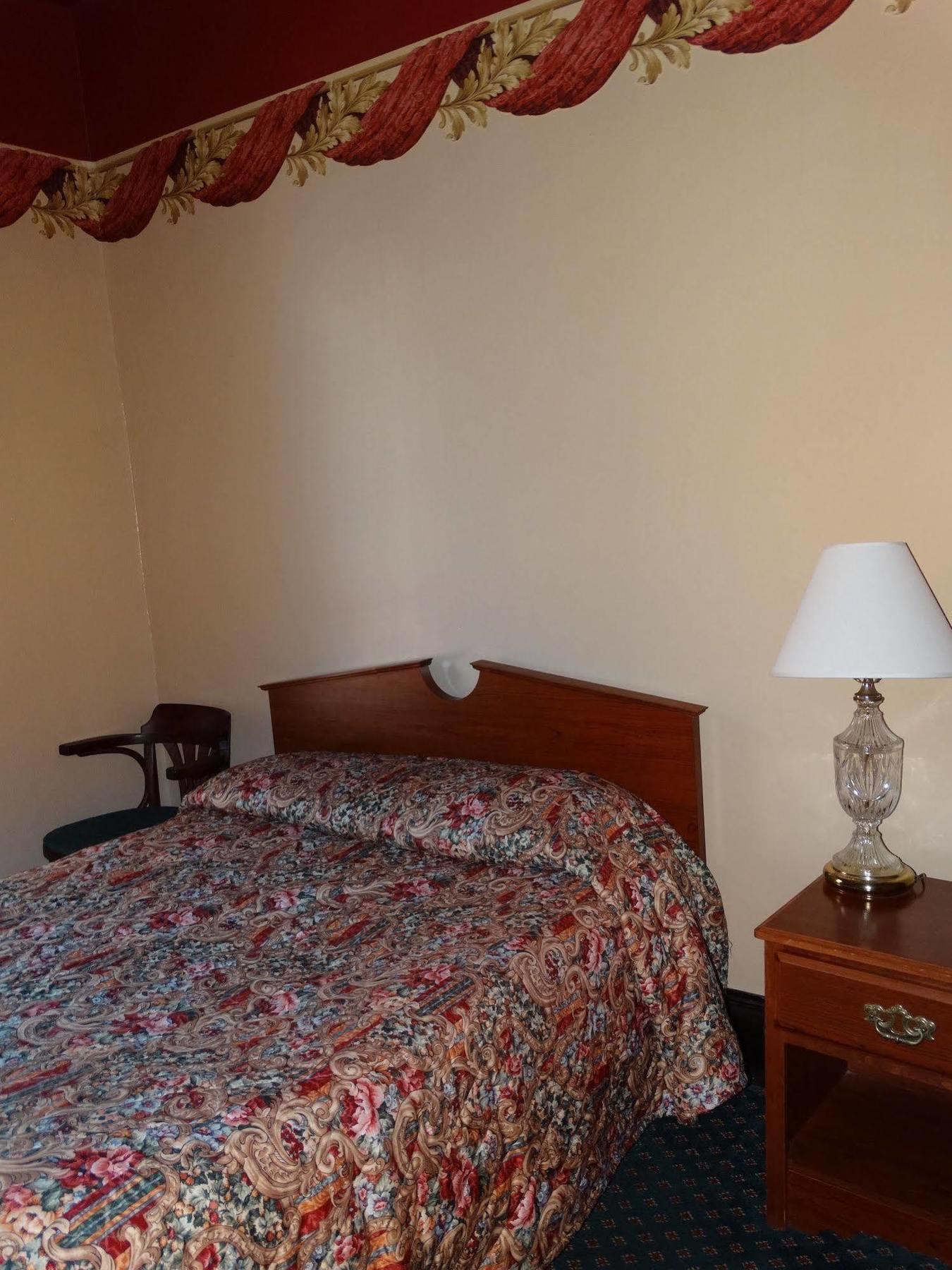 Historic Iron Horse Inn - ديدوود المظهر الخارجي الصورة