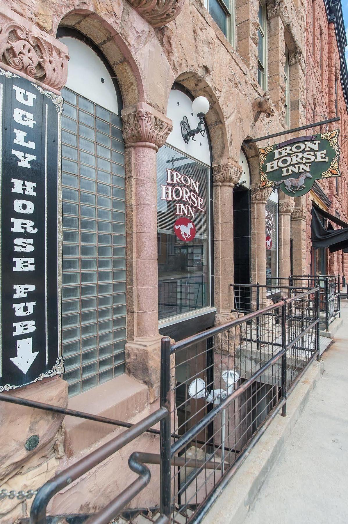 Historic Iron Horse Inn - ديدوود المظهر الخارجي الصورة